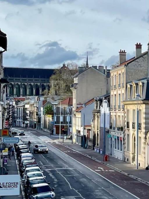 Studio A 800M De La Cathedrale Reims Kültér fotó
